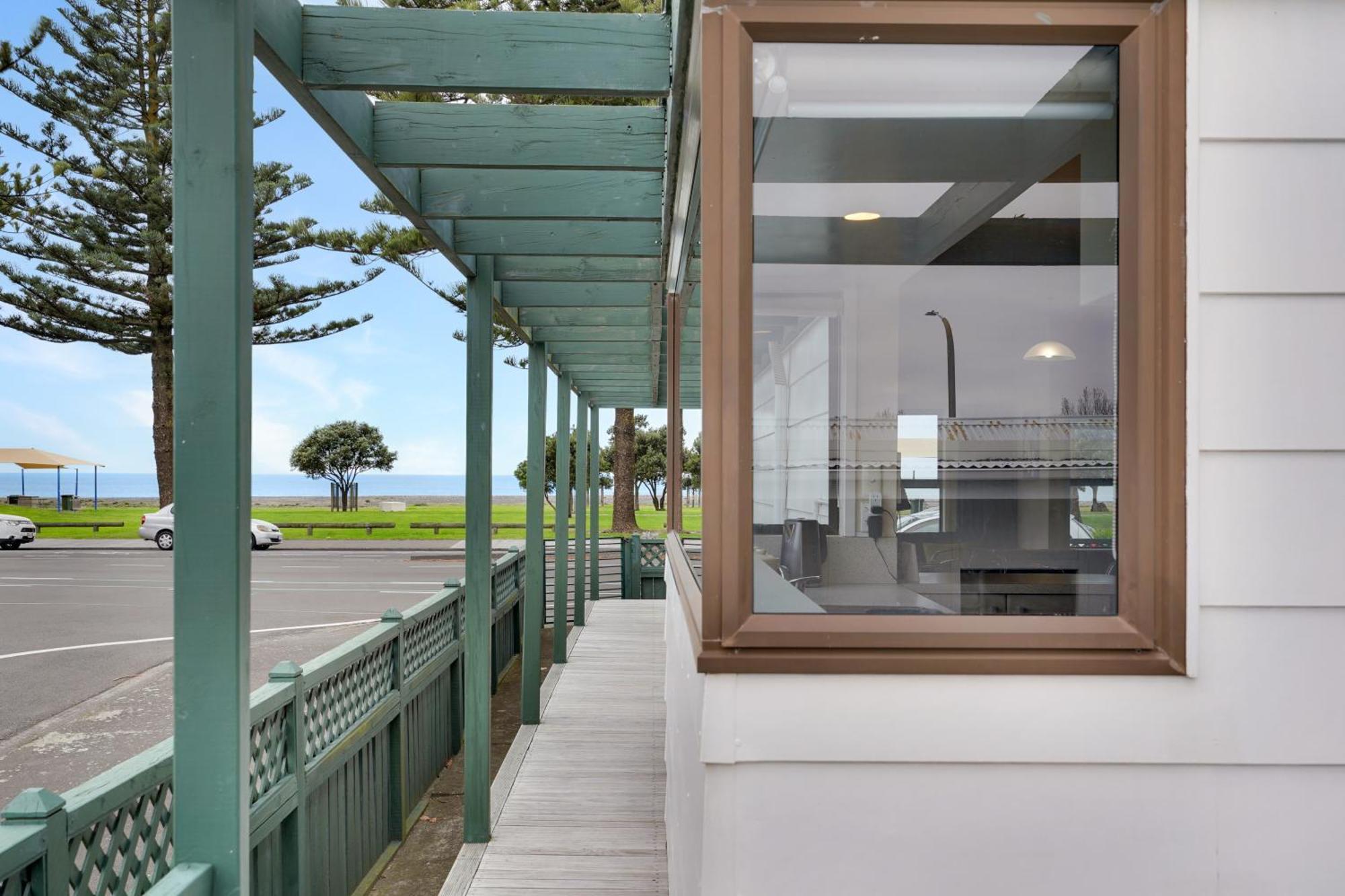The Nautilus Ξενοδοχείο Napier Εξωτερικό φωτογραφία The view from the kitchen