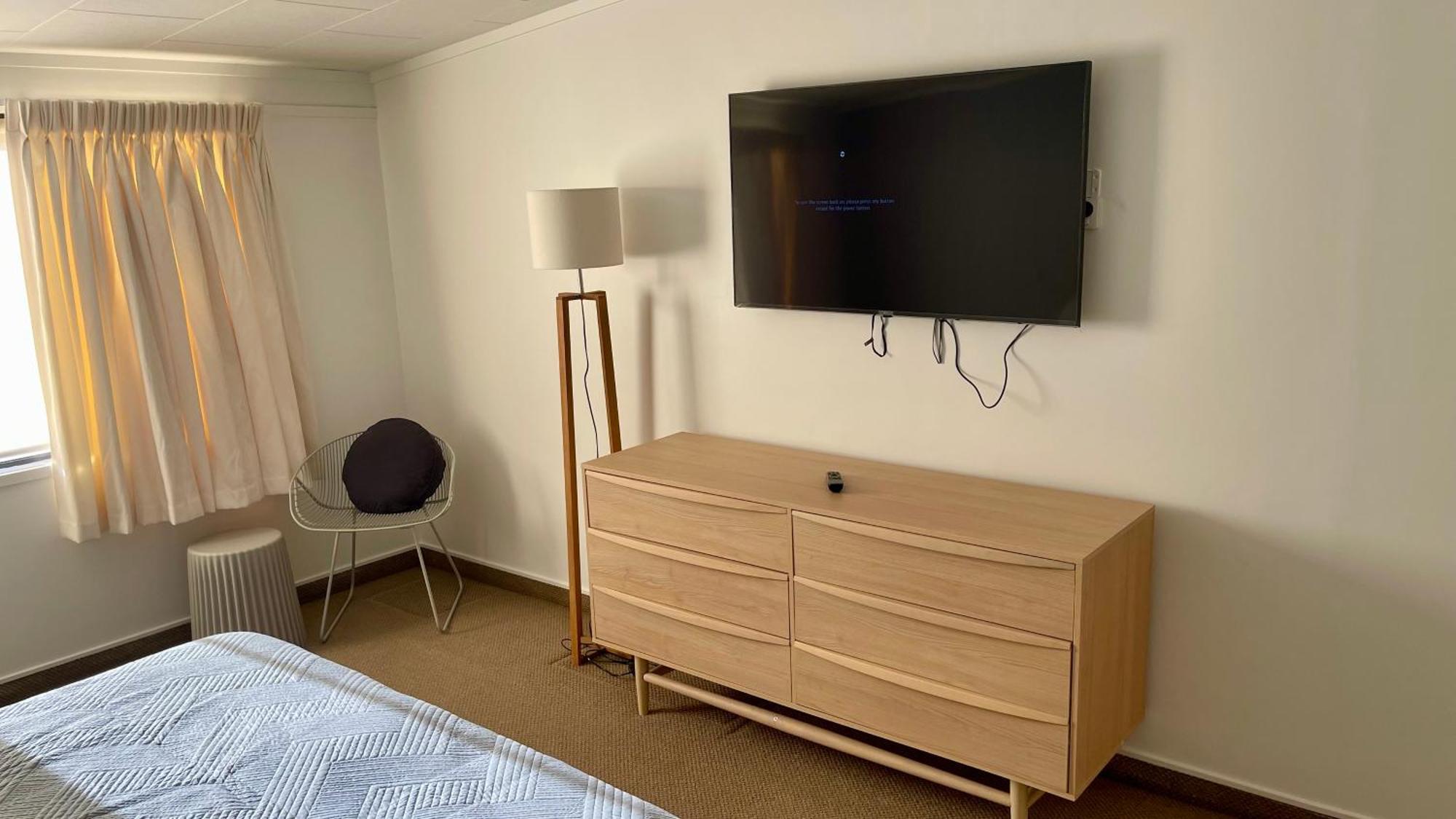 The Nautilus Ξενοδοχείο Napier Εξωτερικό φωτογραφία A flat screen television mounted on a wall