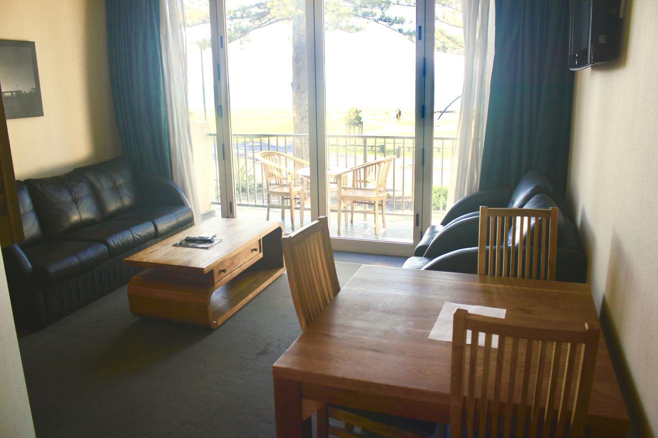 The Nautilus Ξενοδοχείο Napier Εξωτερικό φωτογραφία Living room of a two-bedroom apartment