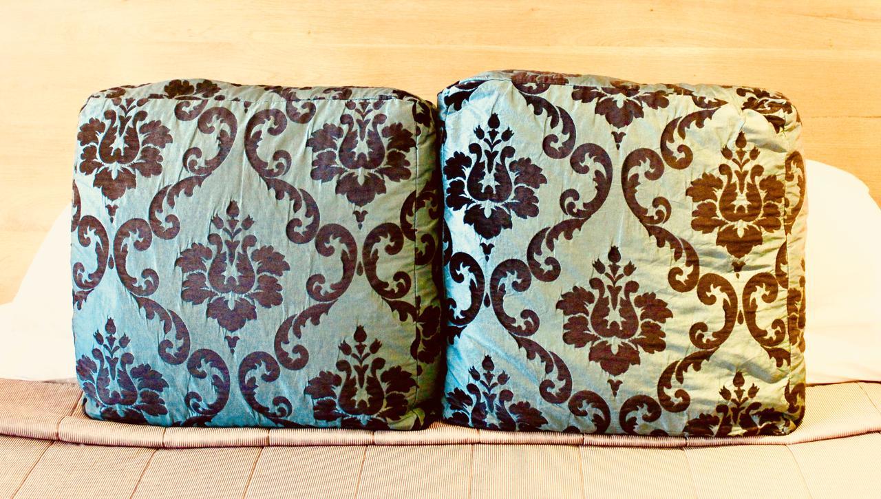 The Nautilus Ξενοδοχείο Napier Εξωτερικό φωτογραφία A pair of cushions