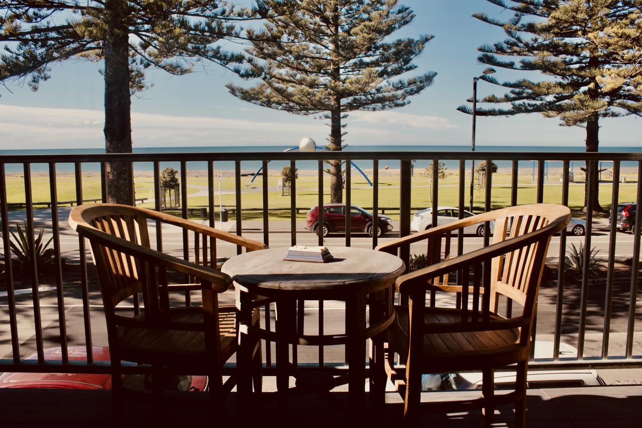 The Nautilus Ξενοδοχείο Napier Εξωτερικό φωτογραφία The deck at the Surf Life Saving Club