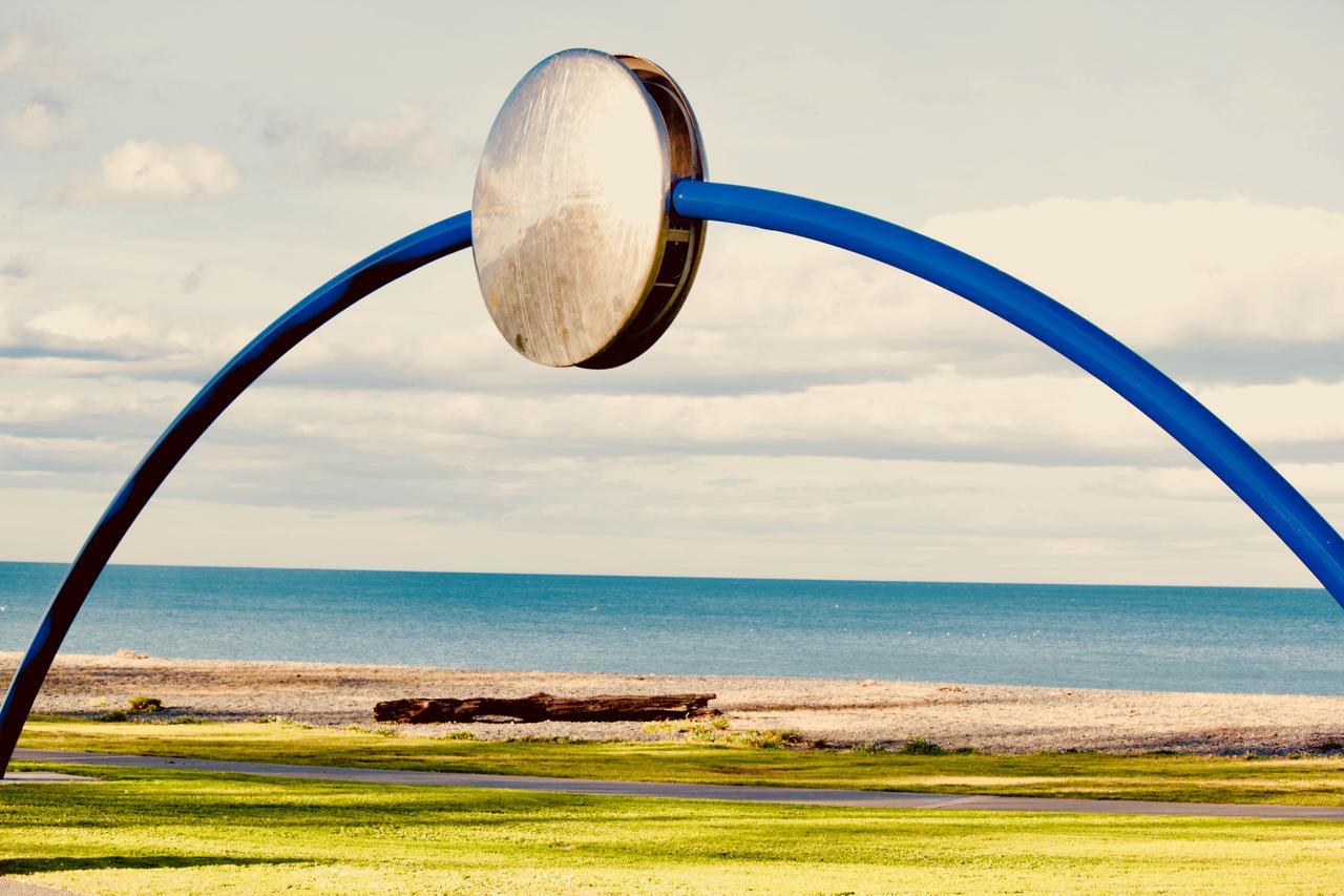 The Nautilus Ξενοδοχείο Napier Εξωτερικό φωτογραφία The sculpture at the entrance to the park